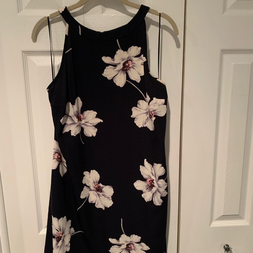 Ladies dress size M. Hayley 23 brand. Lightweight Black with crème flowers